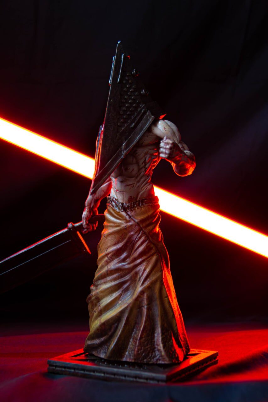 Pyramid Head Silent Hill Figure Resin 3 Pyramid Head Silent Hill Great Knife chi tiết sơn màu resin