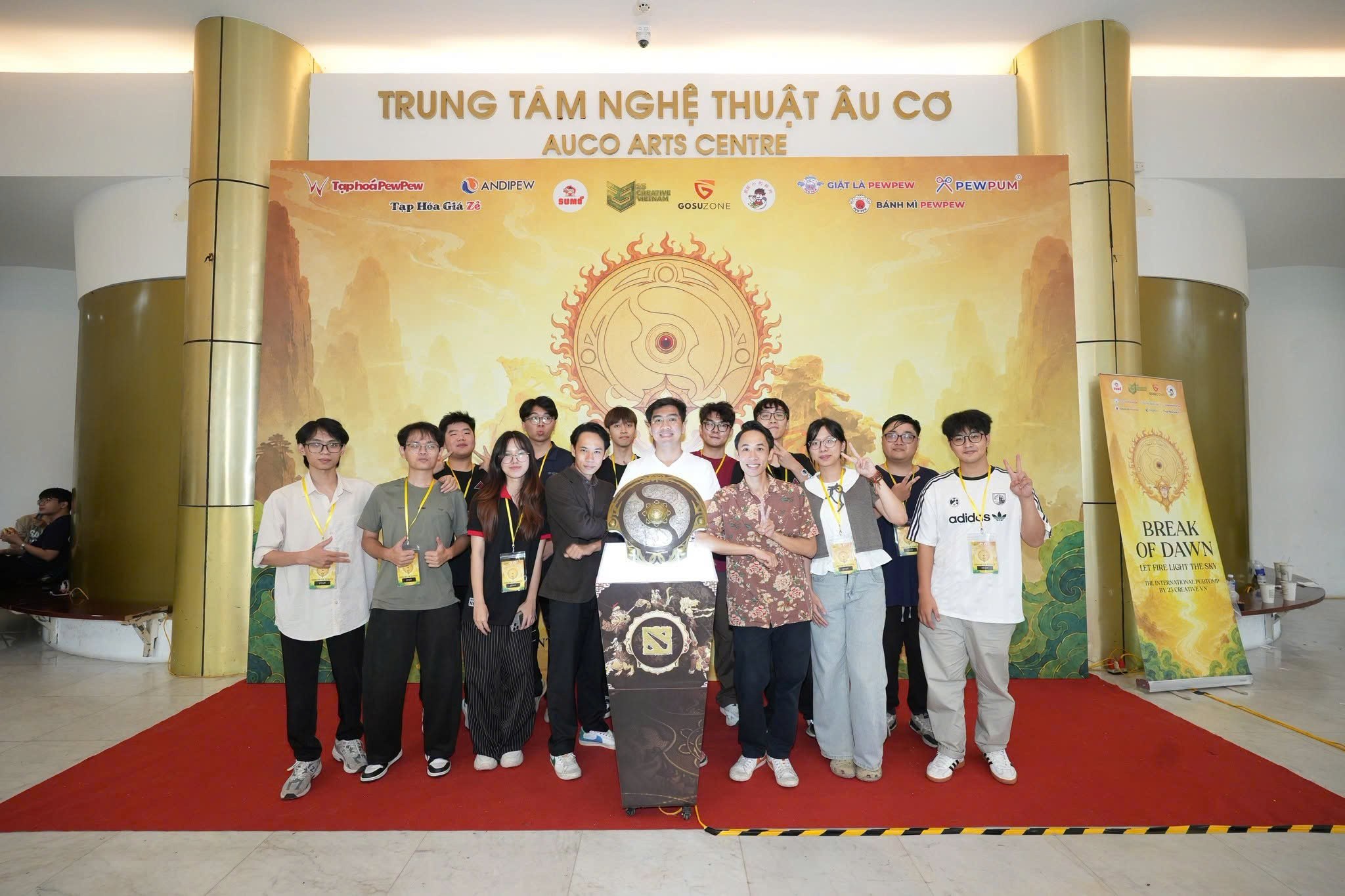 Chế Tác Khiên Aegis Dota 2 Tỉ Lệ 1:1 Bằng Nhựa PETG Tại Pubstorm Hà Nội